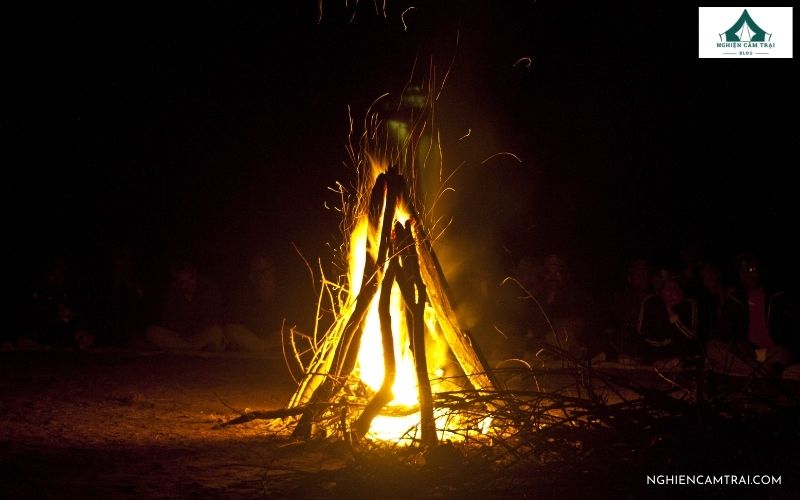Ý nghĩa của việc đốt lửa trại