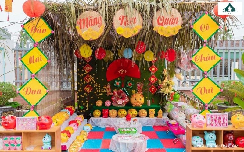 Những câu đối cổng trại hè, cổng trại xuân kèm khẩu hiệu nổi bật