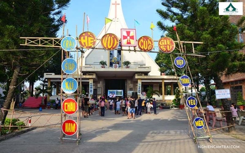 cổng trại thiếu nhi thánh thể