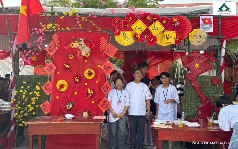 Sưu tầm 55+ mẫu cổng trại Xuân độc đáo, sáng tạo và đoạt giải cao 42 cổng trại Tết bằng lá dừa đơn giản