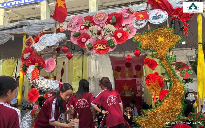 Sưu tầm 55+ mẫu cổng trại Xuân độc đáo, sáng tạo và đoạt giải cao 50 Cổng trại Tết độc đáo