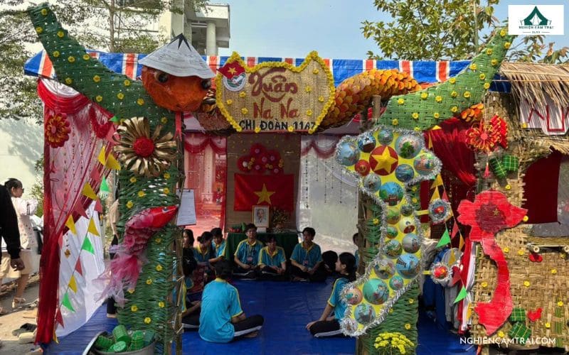 Sưu tầm 55+ mẫu cổng trại Xuân độc đáo, sáng tạo và đoạt giải cao 51 Cổng trại Tết sáng tạo