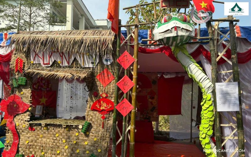 Sưu tầm 55+ mẫu cổng trại Xuân độc đáo, sáng tạo và đoạt giải cao 52 Trang trí cổng trại xuân sáng tạo