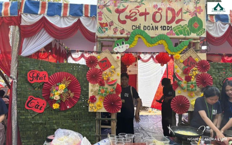 Sưu tầm 55+ mẫu cổng trại Xuân độc đáo, sáng tạo và đoạt giải cao 54 Mẫu cổng trại Tết đơn giản