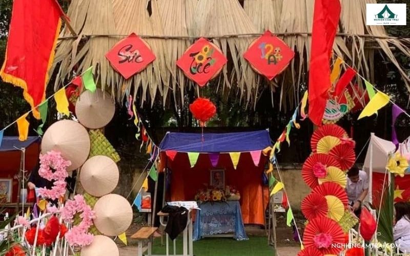 Sưu tầm 55+ mẫu cổng trại Xuân độc đáo, sáng tạo và đoạt giải cao 34 Câu đối treo trước cổng trại Xuân