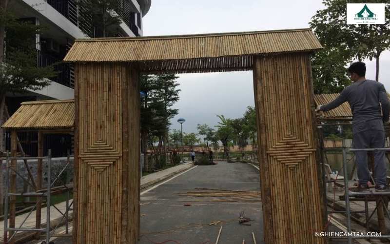 Lắp ráp bộ khung cho cổng trại