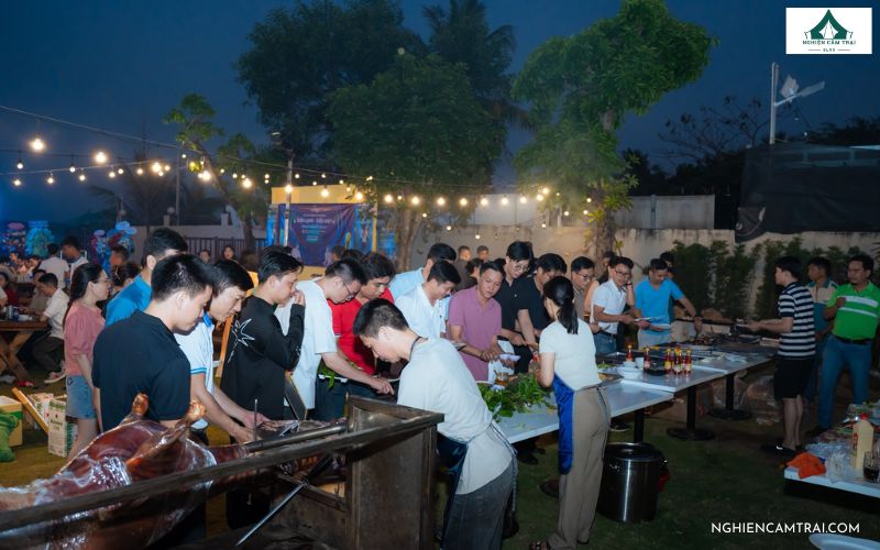 hoạt động ẩm thực ban đêm ở utopia glamping thủ đức