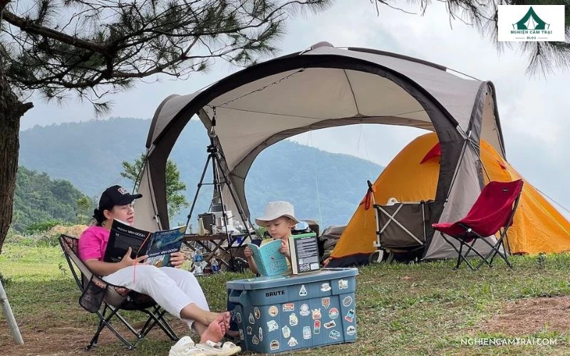 Đi camping có trẻ em bạn cần chọn địa hình bằng phẳng, rộng rãi, tránh xa các khu vực nguy hiểm