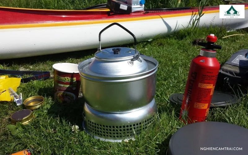 Cắm Trại Mùa Đông: Kinh nghiệm giữ ấm và ngủ lều 8 bếp dã ngoại khi đi camping mùa đông