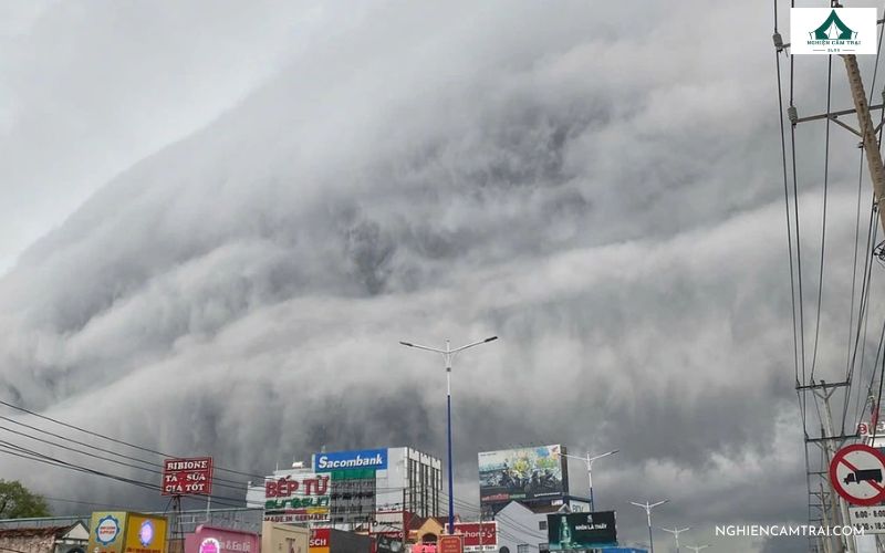 Mây sóng thần