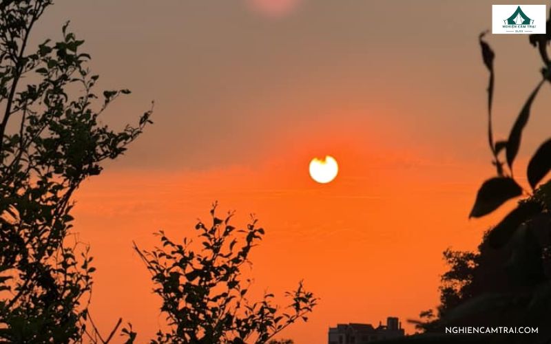 Hiện tượng mặt trời đỏ rực do ô nhiễm không khí