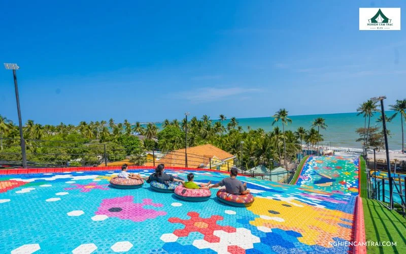 Hoạt động trượt phao khô mang đến trải nghiệm vui chơi sôi động