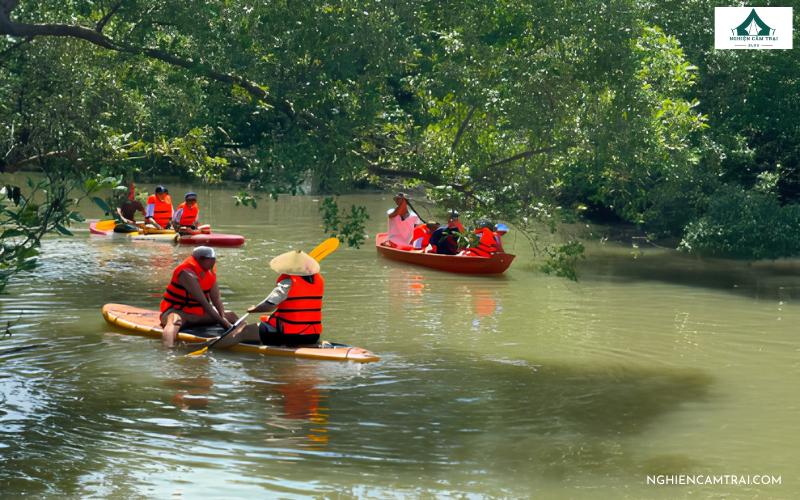 Review Phước Hải Island - Glamping & Fishing thực tế 11 Chèo SUP/Kayak khám phá thiên nhiên Phước Hải Island
