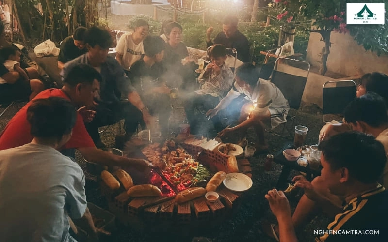 Timo Cafe & Camping Phước Hải: Giá vé và review chi tiết từ A - Z 17 Tiệc nướng BBQ bên bờ biển tại Timo Cafe & Camping vào buổi tối