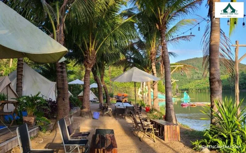 ZCamp Nha Trang – Cắm trại, vui chơi và nghỉ dưỡng bên hồ Kênh Hạ 14 Khuôn viên cắm trại rợp bóng dừa bên bờ hồ Kênh Hạ tại ZCamp Nha Trang