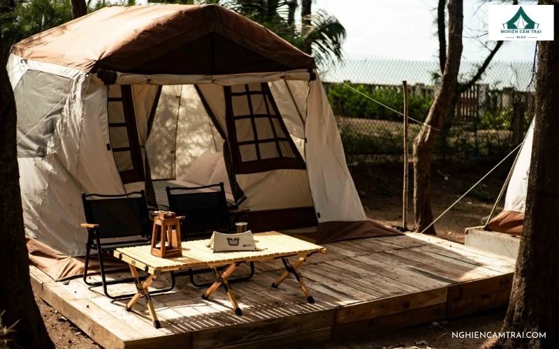 Không gian lều trại tiện nghi và ấm cúng nằm dưới bóng râm cây xanh tại Zenna Pool Camp