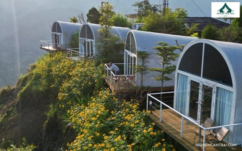 Khu lều glamping hình vòm hiện đại nằm sát sườn đồi rực rỡ sắc hoa tại khu du lịch PHANSI Sa Pa