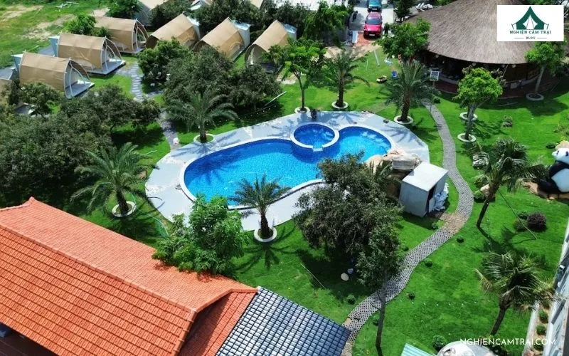 Review Vườn nhà My Camping – Khu cắm trại xanh mát gần biển Phước Hải 8 Góc chụp flycam toàn cảnh khu cắm trại Vườn nhà My Camping với hồ bơi xanh mát