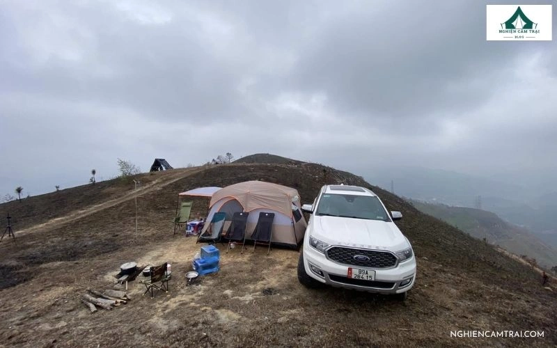 Review camping đỉnh Bình Hương với đồi cỏ cháy và rừng thông 9 Trải nghiệm camping qua đêm giữa đồi cỏ trên đỉnh Bình Hương