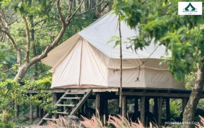 Khu glamping Lào Cai Wecamp Cafe Retreat nằm giữa thung lũng Mường Hoa