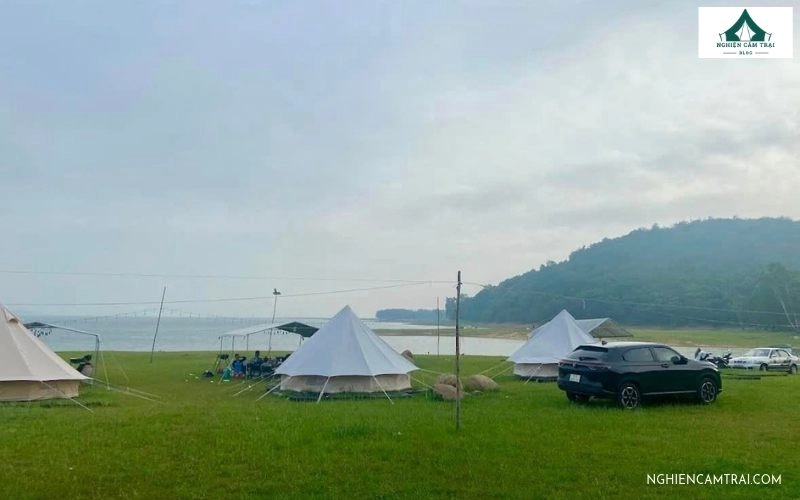 Tâm Camping là nơi glamping Hồ Dầu Tiếng lý tưởng để ngắm hoàng hôn, chèo SUP và thư giãn bên hồ nước rộng mở