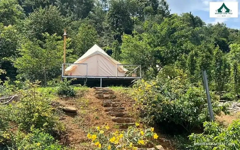 Đi cắm trại và ngắm núi, thung lũng từ khu glamping Lakaz Lào Cai
