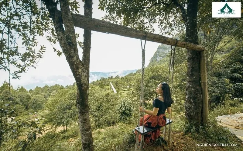 Chụp ảnh trong khuôn viên và khung cảnh thiên nhiên rừng núi xung quanh Y Tý